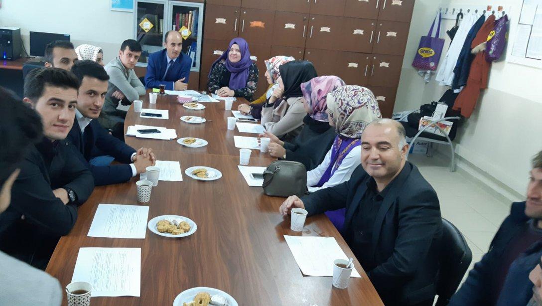 Din Kültürü Öğretmenlerimiz DÖGEP´in İlk Toplantısını(Ekim Ayı) Şube Müdürümüz Feyzullah AĞIRMANın Katılımıyla Gerçekleştirdi.