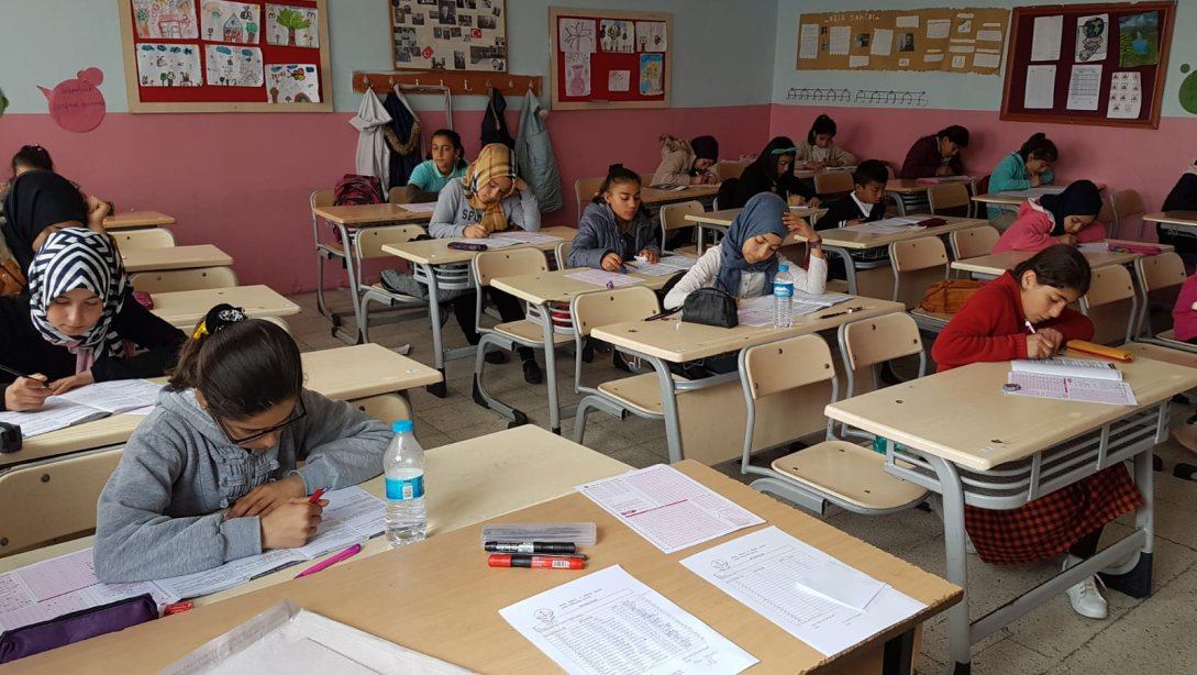 Ortaokullar Arası Siyer Sınavı İl Finali ilçemizde Misak-ı Milli ve Yunus Emre İlkokulu´nda Yapıldı.