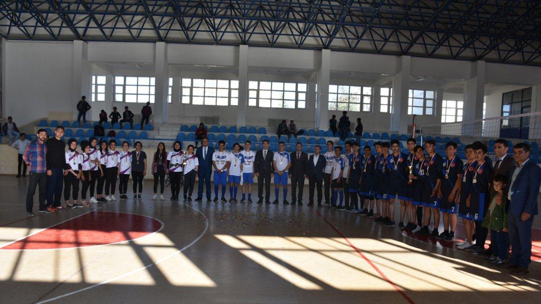Liseler Arası Voleybol Turnuvasında Kazanan Dargeçit Anadolu Lisesi Oldu