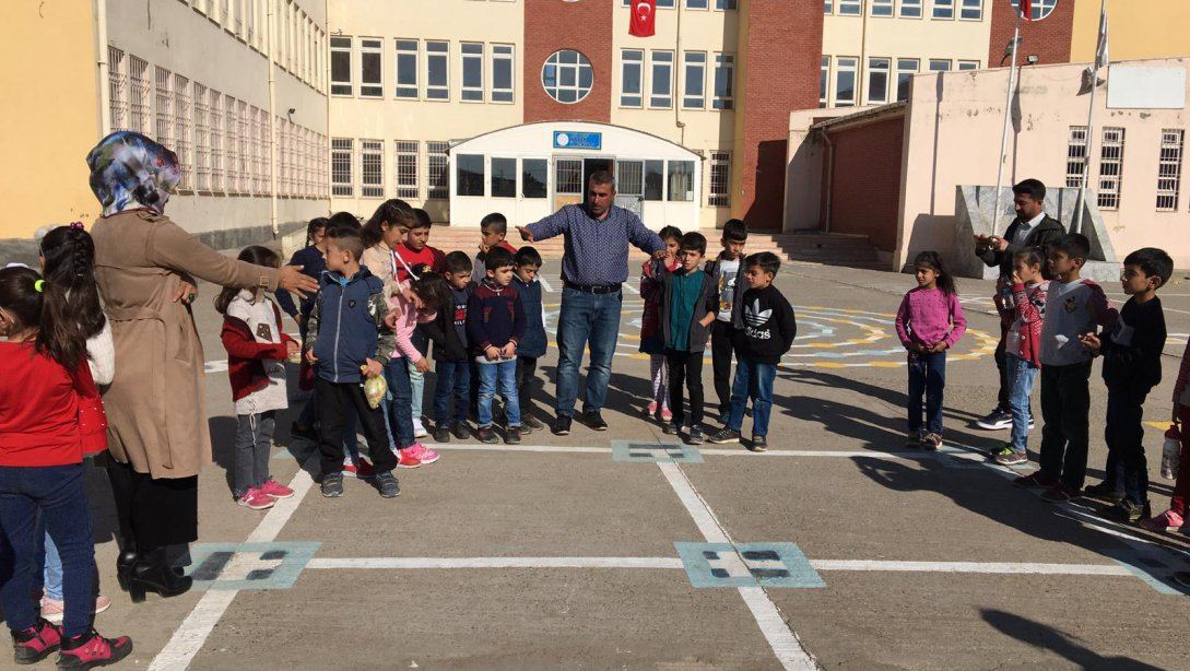 İlçemizde Mesleki Çalışma Programı Kapsamında Okullarımızın Geleneksel Türk Çocuk Oyunları Etkinlikleri